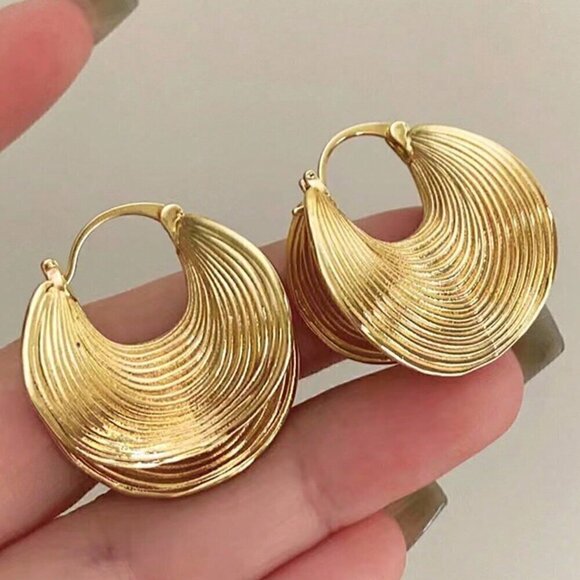 Gold Women's 1 Pair European Trend Metal Geometric Earrings - Picture 4 of 6
